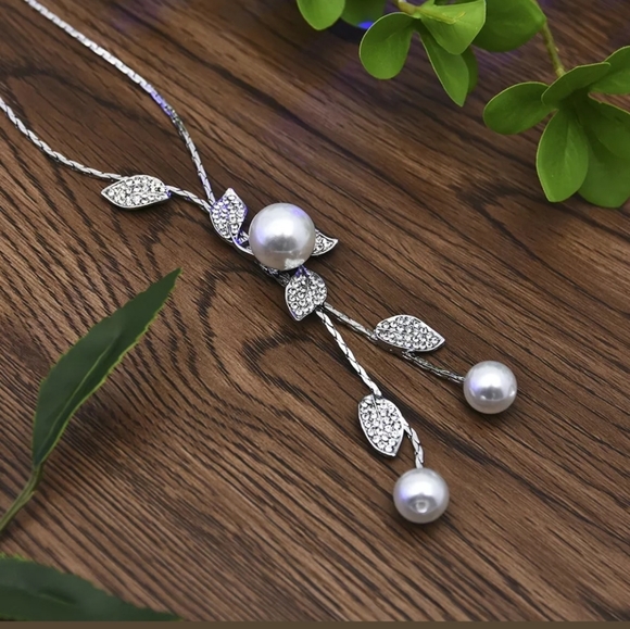 New pearl crystal leaves flower Pendant necklace - Picture 6 of 6